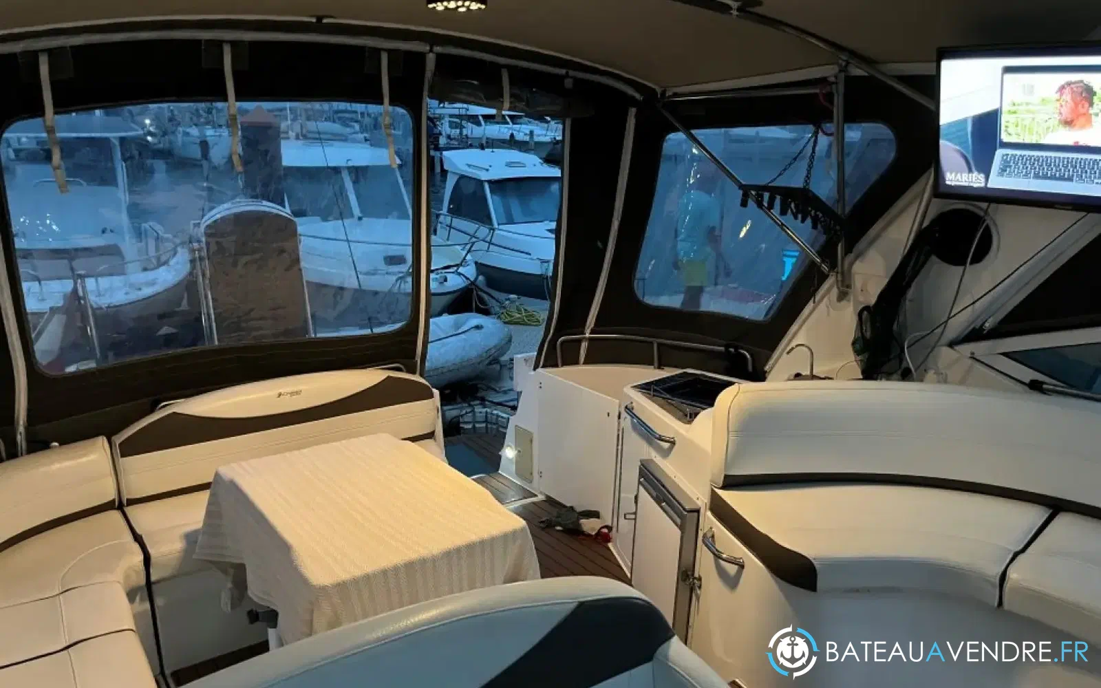 slider 2 Cruisers Yachts 330 Express