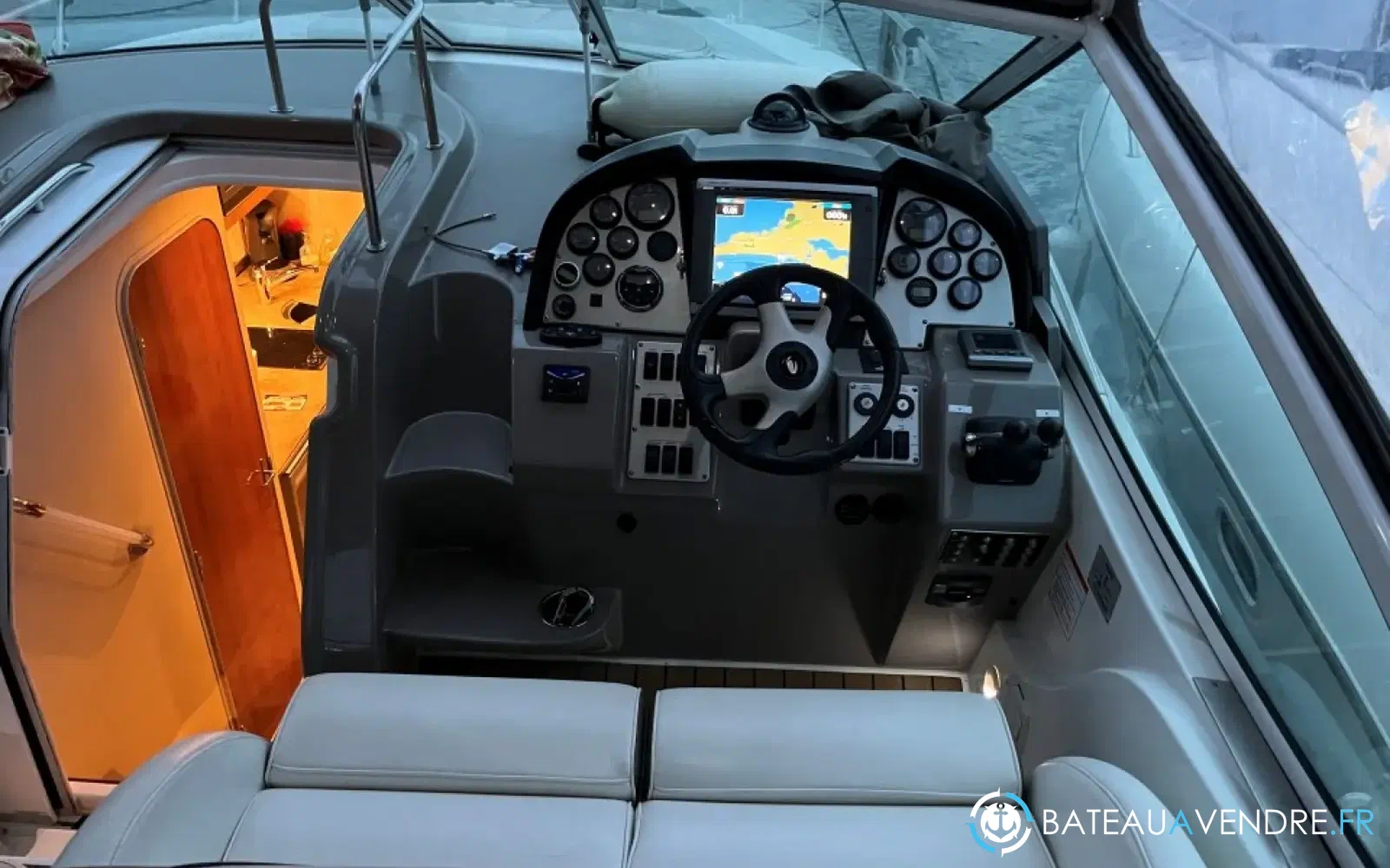 slider 22 Cruisers Yachts 330 Express