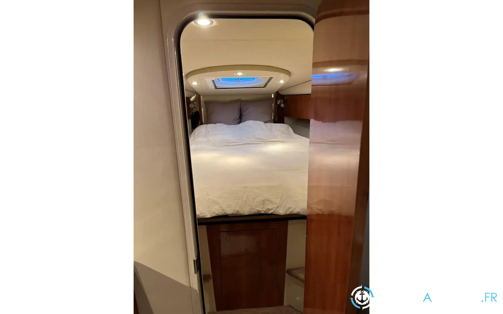 slider 23 Cruisers Yachts 330 Express