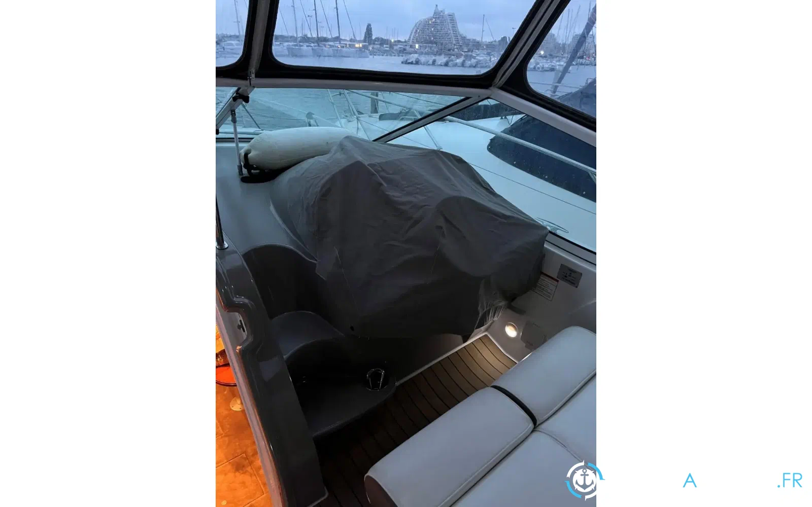 slider 24 Cruisers Yachts 330 Express