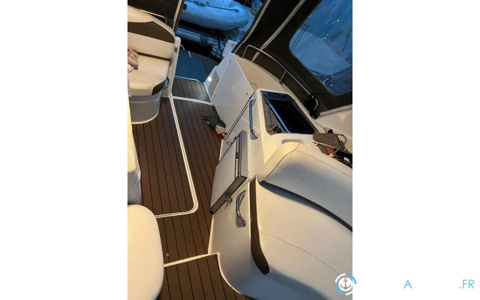 slider 27 Cruisers Yachts 330 Express