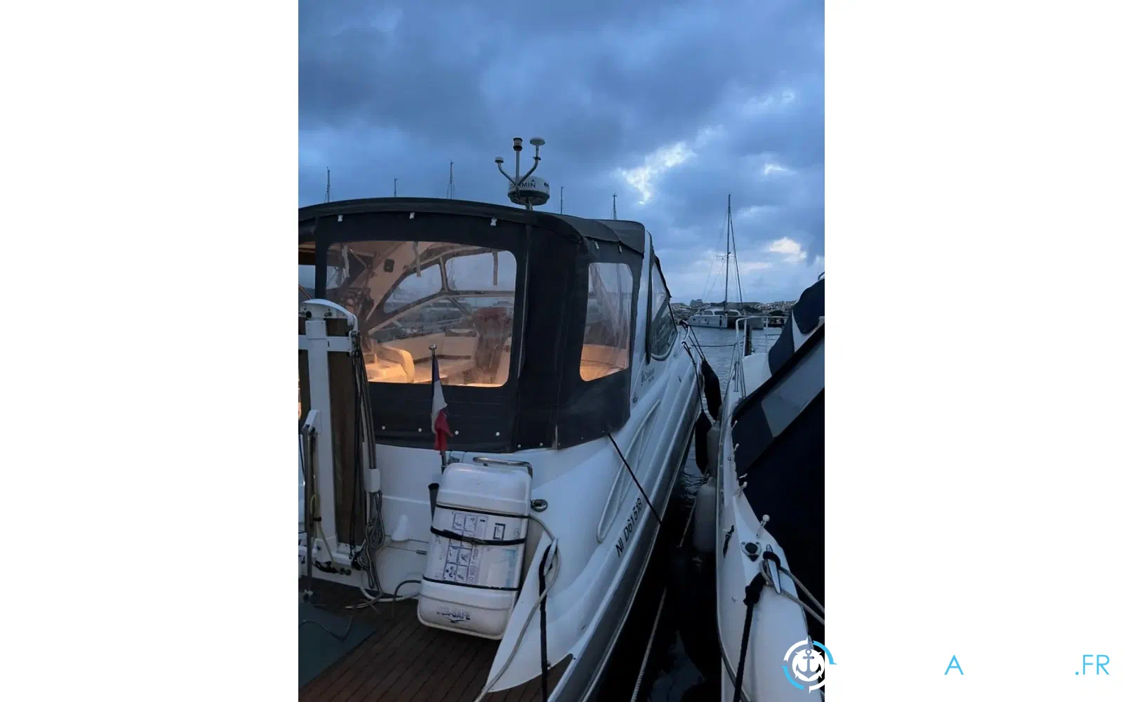 slider 28 Cruisers Yachts 330 Express