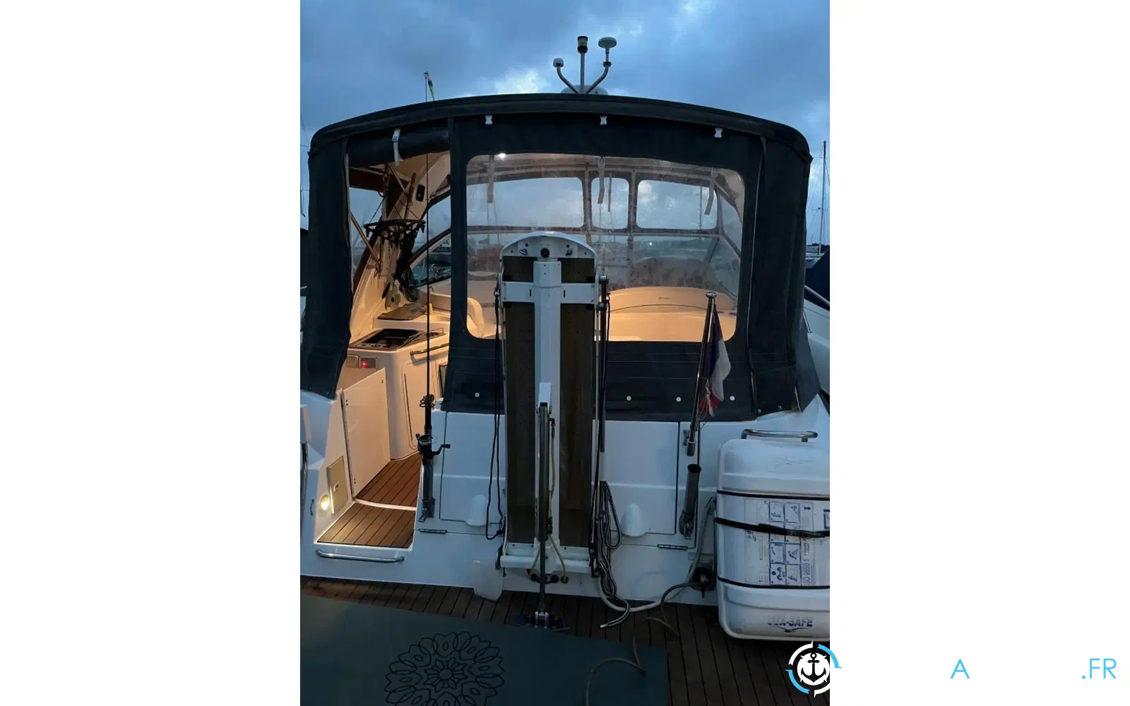 slider 1 Cruisers Yachts 330 Express