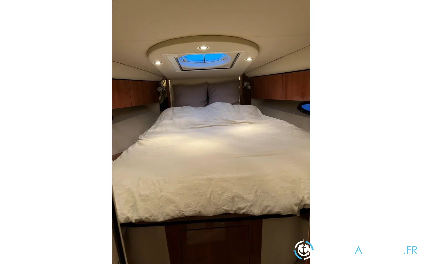 slider 6 Cruisers Yachts 330 Express