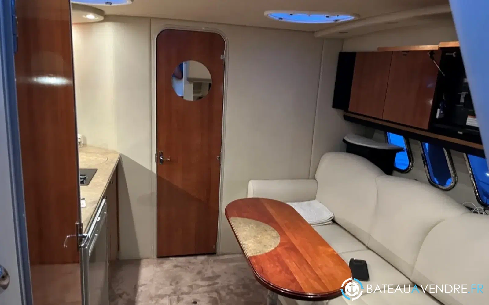 slider 7 Cruisers Yachts 330 Express