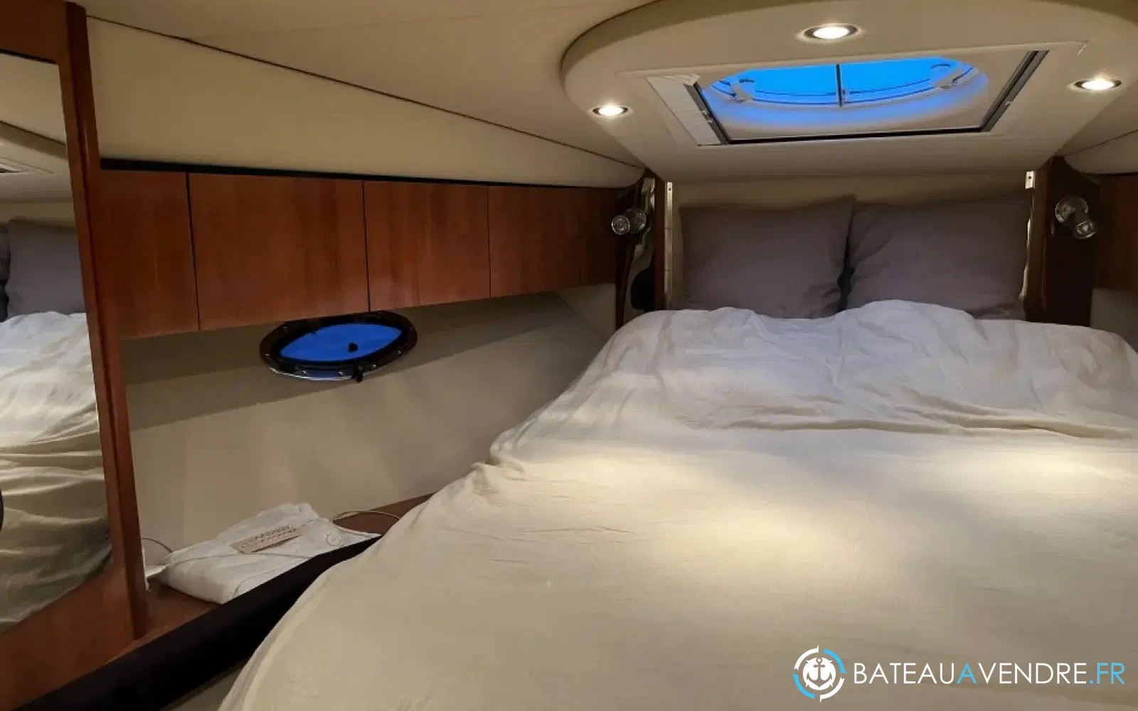 slider 10 Cruisers Yachts 330 Express
