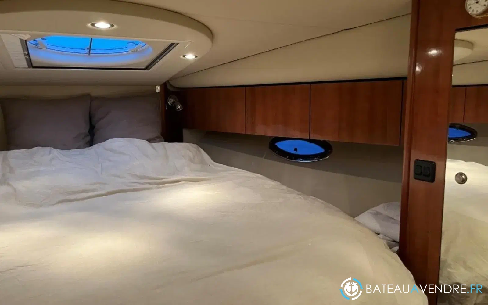slider 11 Cruisers Yachts 330 Express