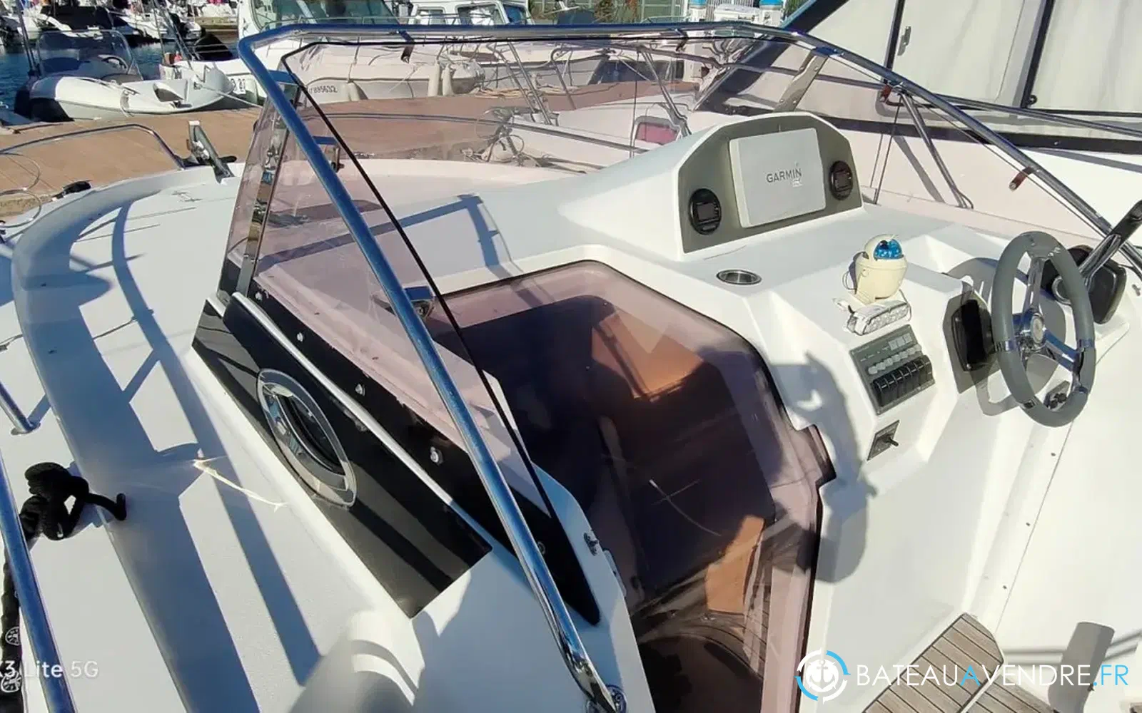 slider 1 Pacific Craft 730 SC