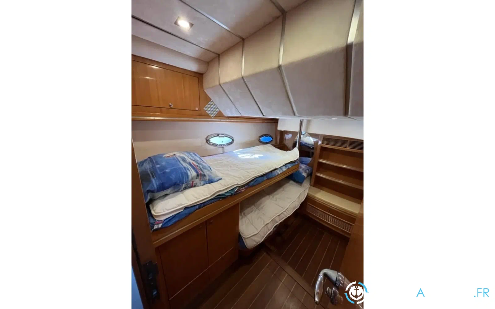 slider 39 Numarine 52 Open