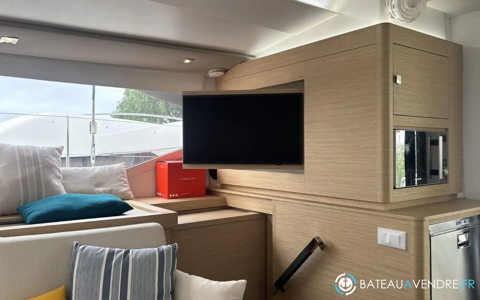 slider 9 Fountaine Pajot Astrea 42