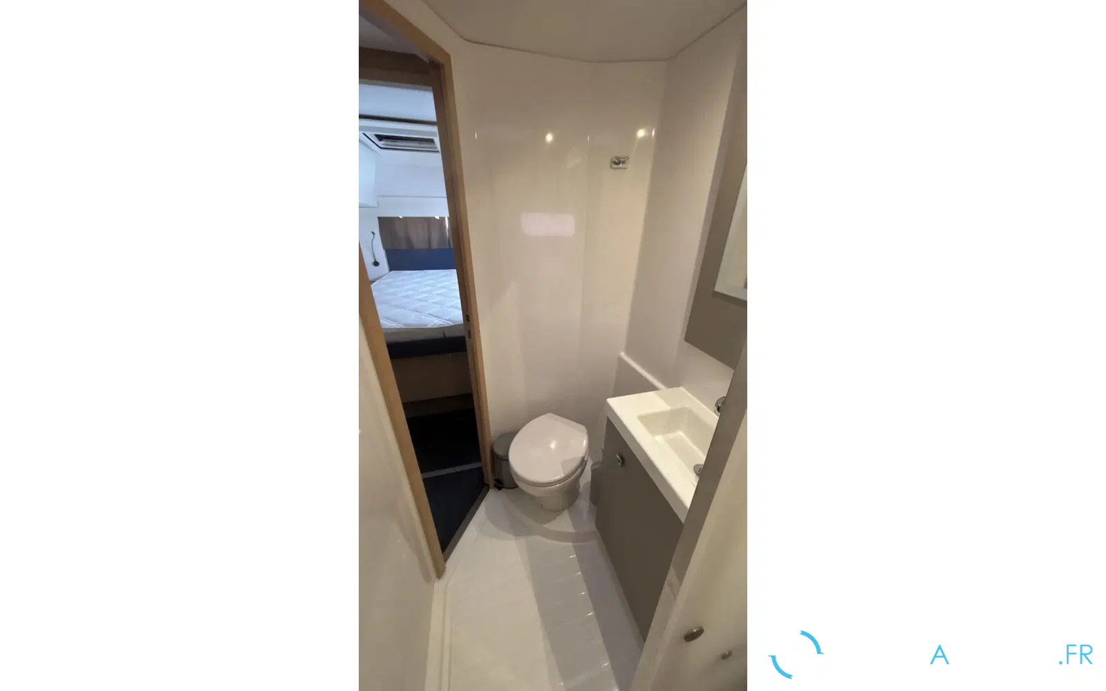 slider 23 Fountaine Pajot Astrea 42