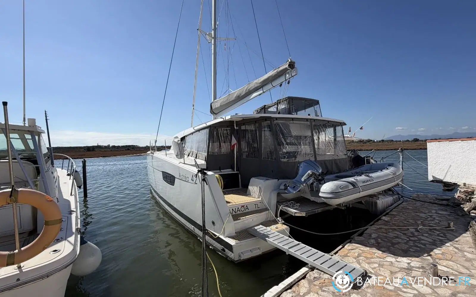 slider 4 Fountaine Pajot Astrea 42