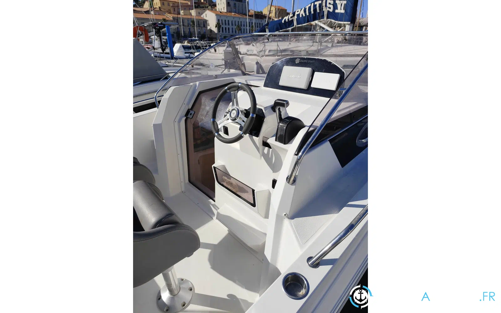 slider 11 Pacific Craft 750 SC