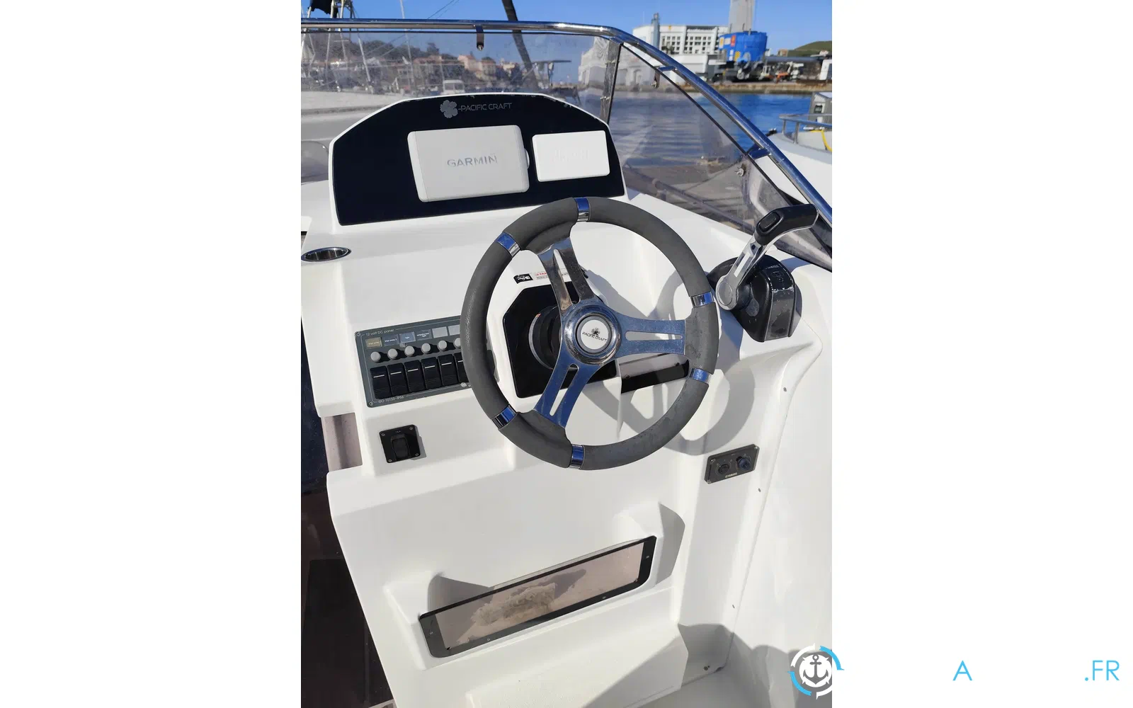 slider 7 Pacific Craft 750 SC