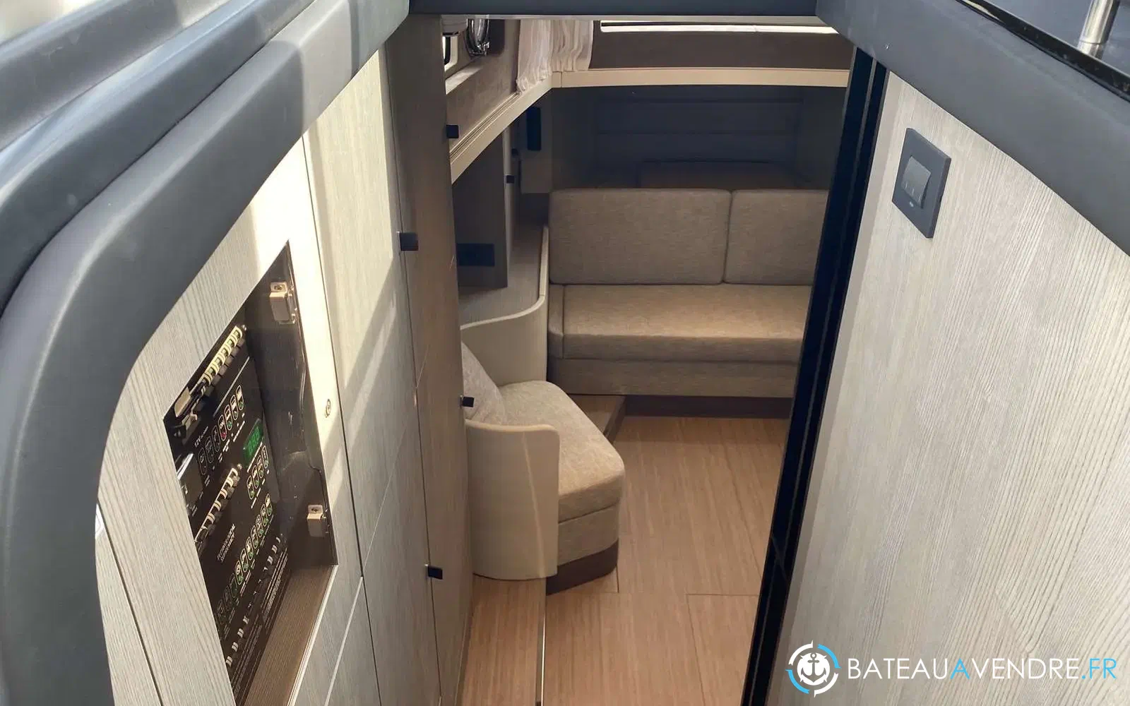 slider 9 Cranchi A46 Luxury Tender