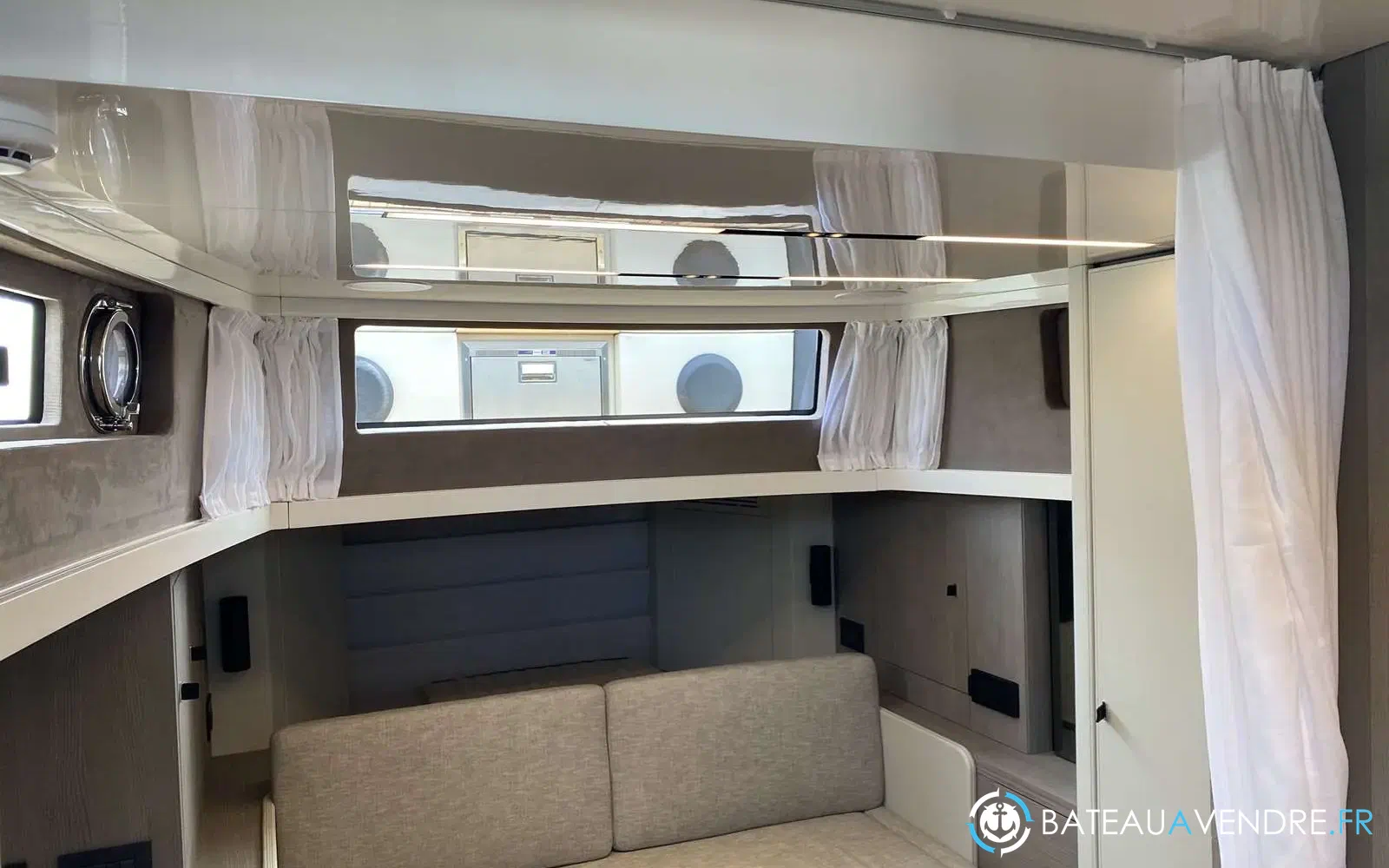 slider 10 Cranchi A46 Luxury Tender