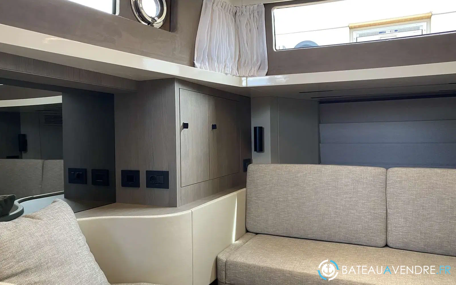 slider 11 Cranchi A46 Luxury Tender