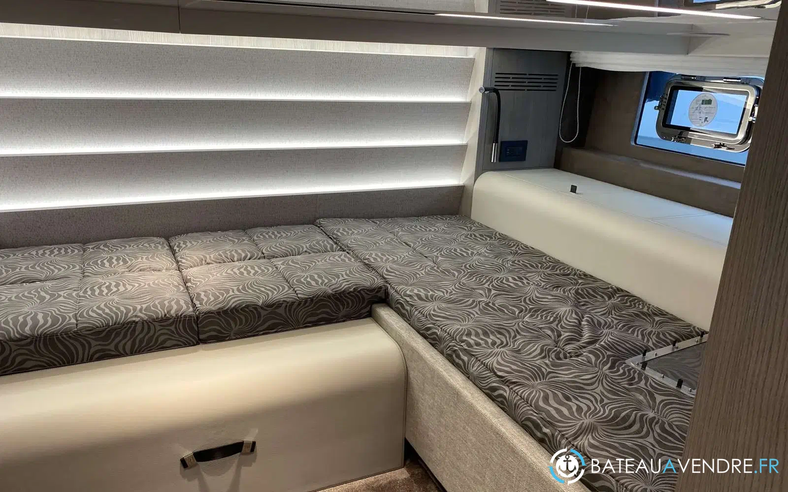 slider 16 Cranchi A46 Luxury Tender