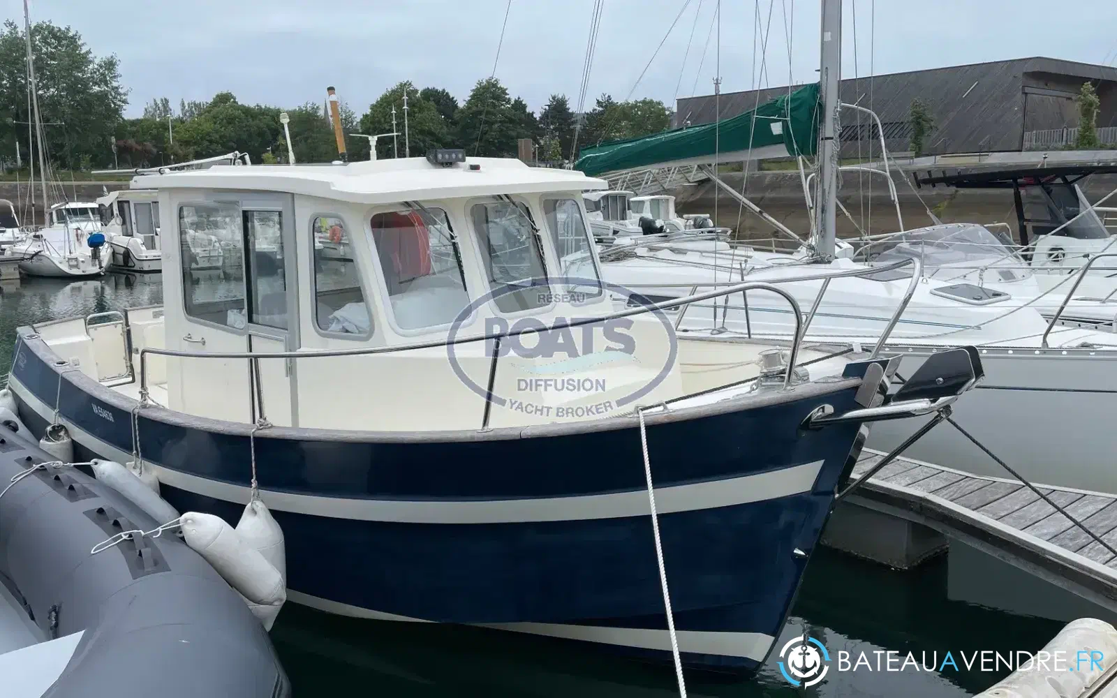 slider 1 Rhea 730 Fishing
