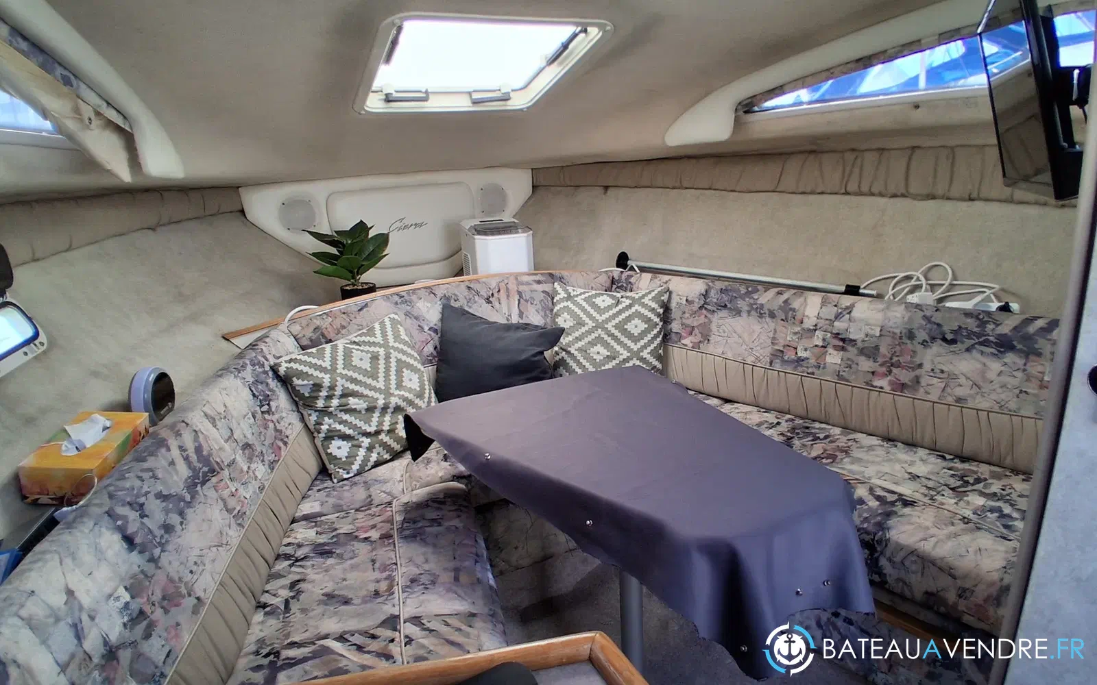 slider 12 Bayliner 2655 Cierra