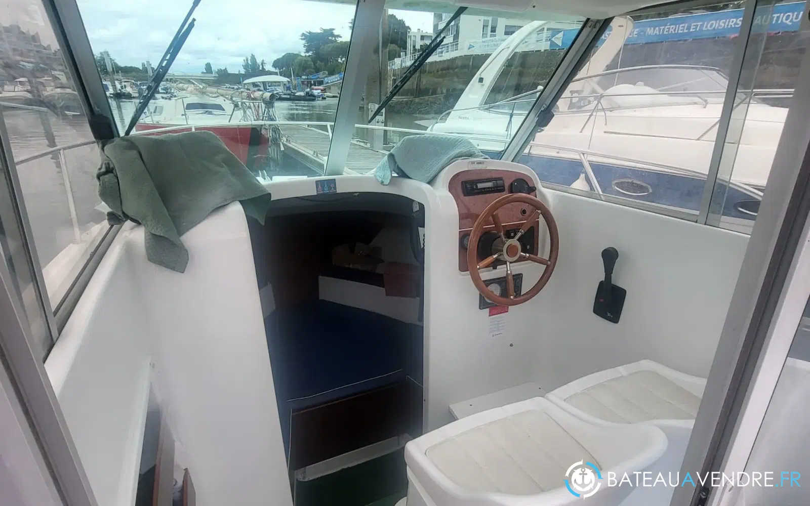slider 3 Jeanneau Merry Fisher 635