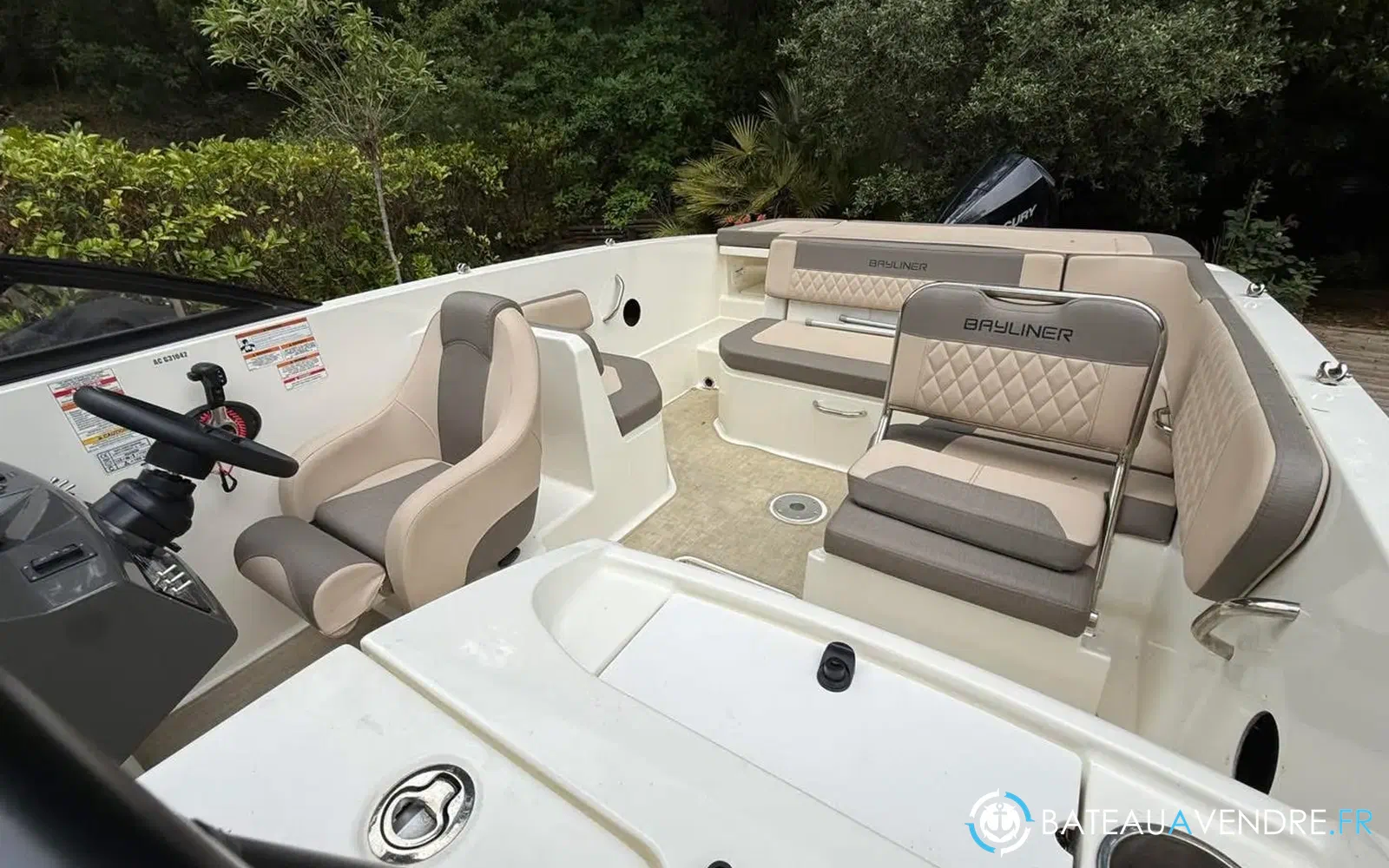 slider 9 Bayliner VR6 OB