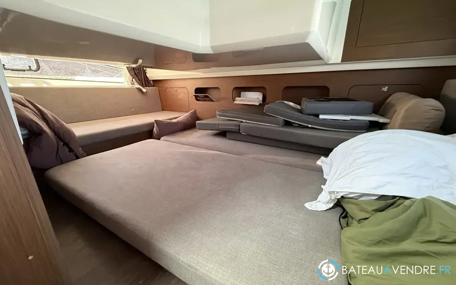 slider 37 Beneteau Antares 11 OB