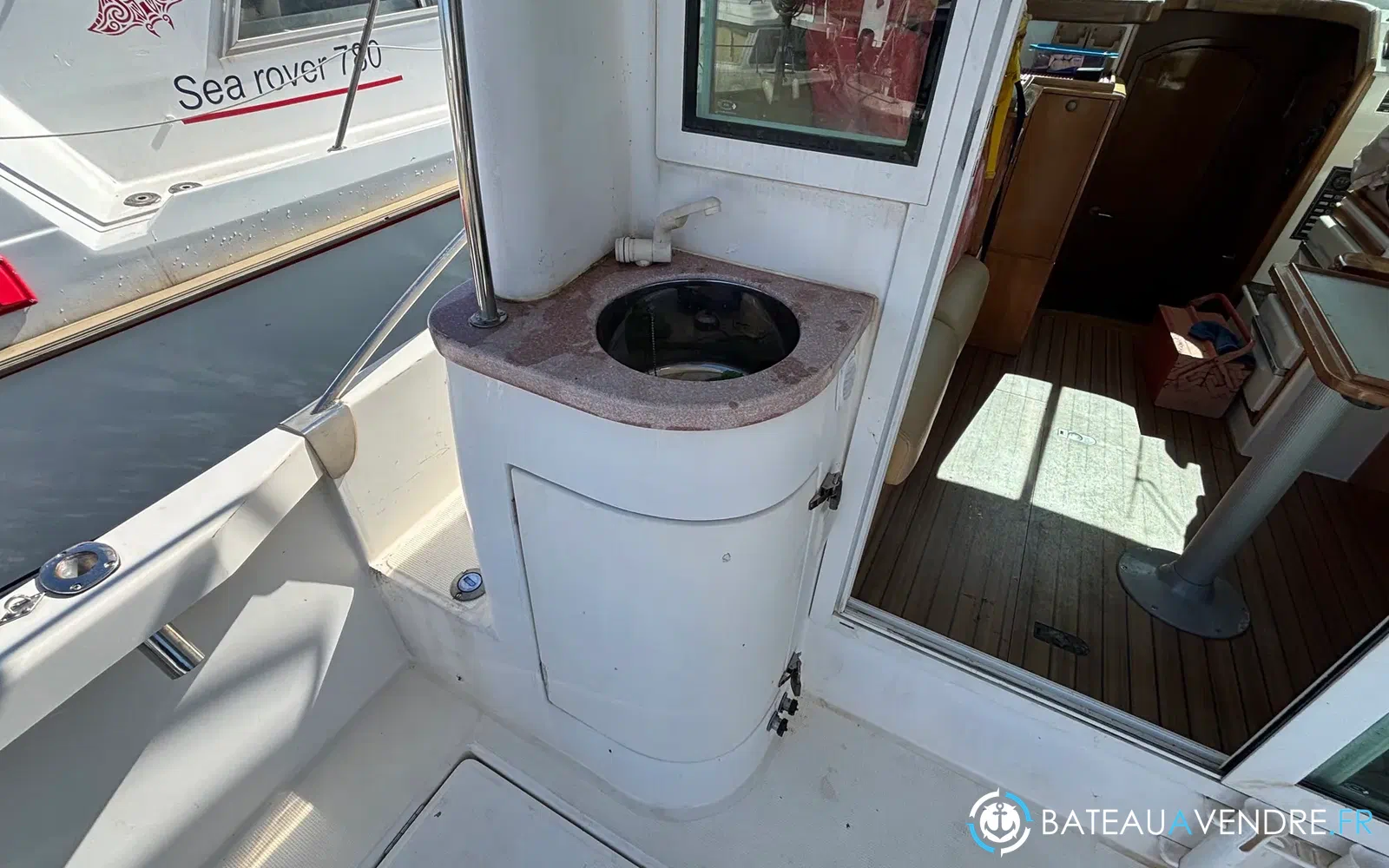slider 10 Uniquest Marine Navistar 31