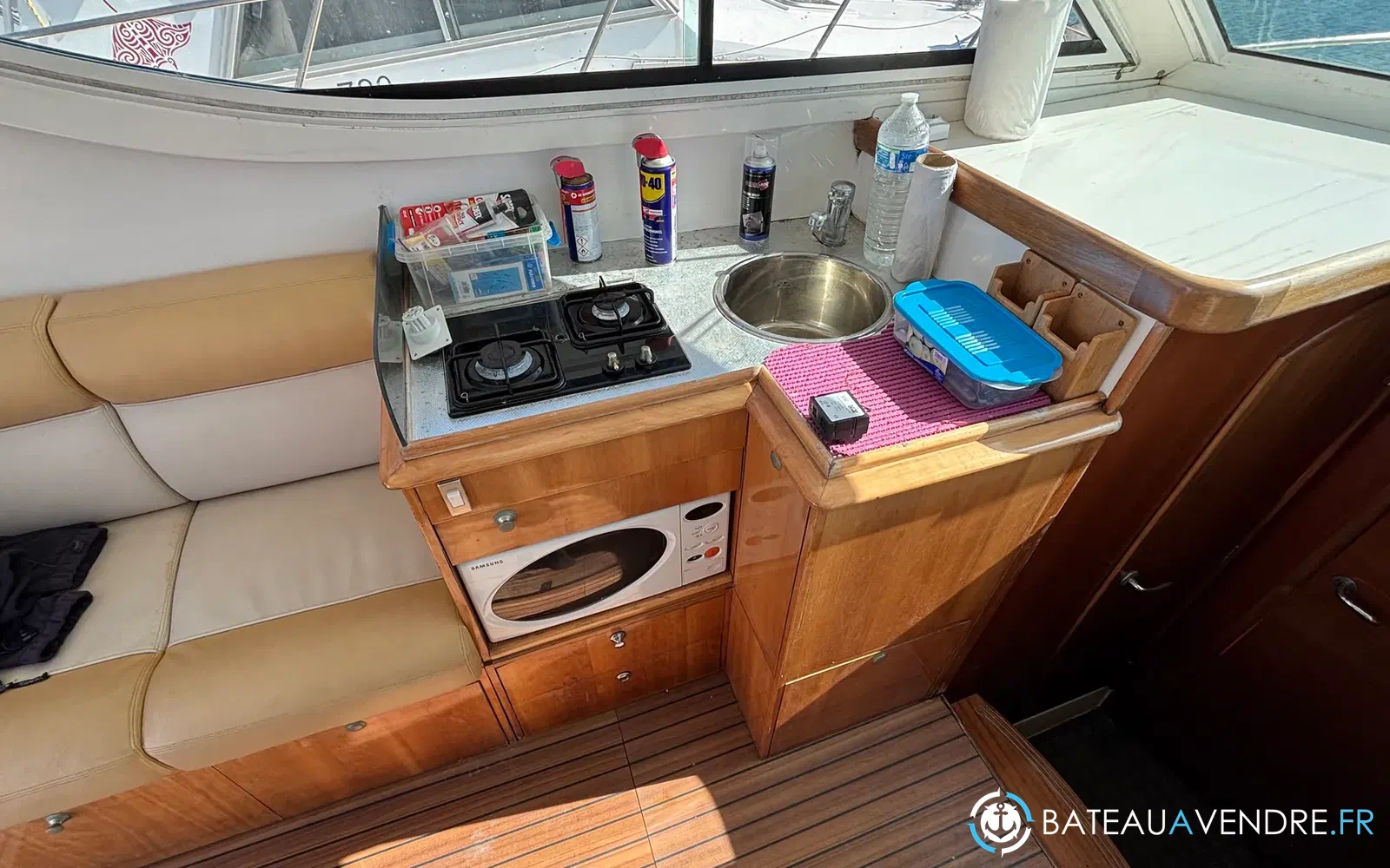 slider 19 Uniquest Marine Navistar 31