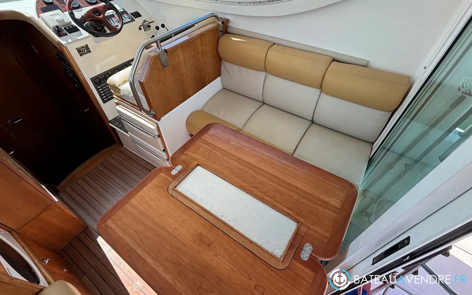 slider 22 Uniquest Marine Navistar 31