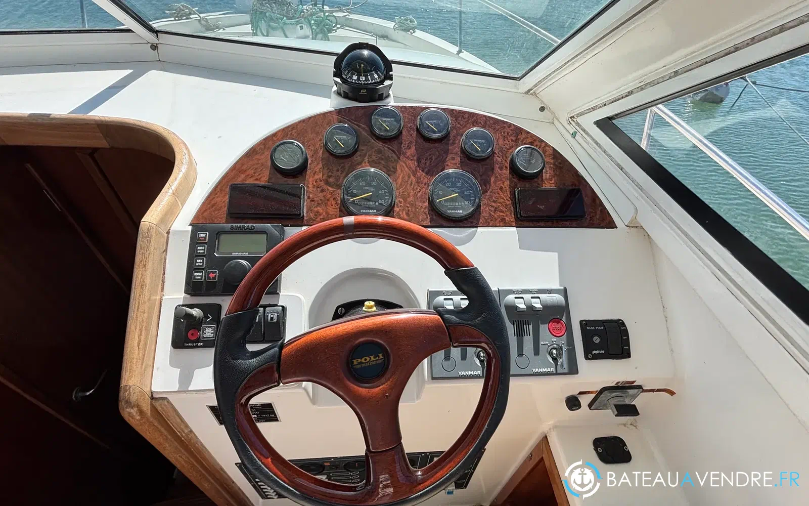 slider 25 Uniquest Marine Navistar 31