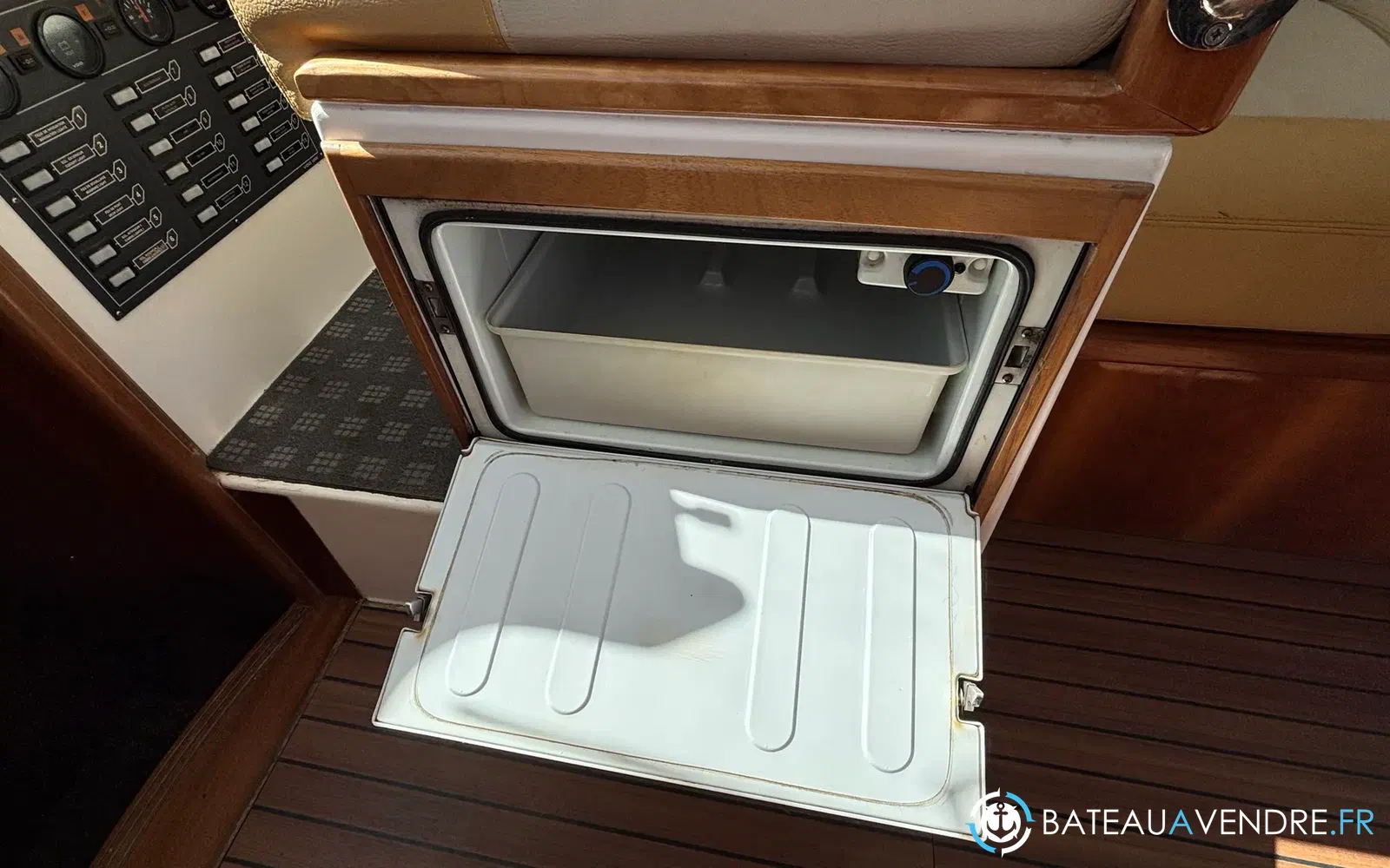 slider 29 Uniquest Marine Navistar 31