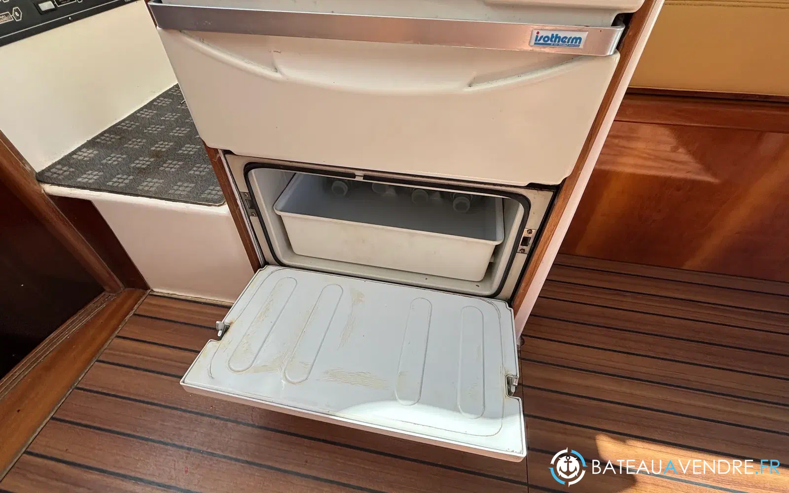 slider 30 Uniquest Marine Navistar 31