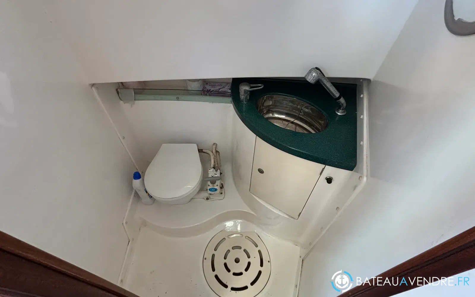 slider 32 Uniquest Marine Navistar 31