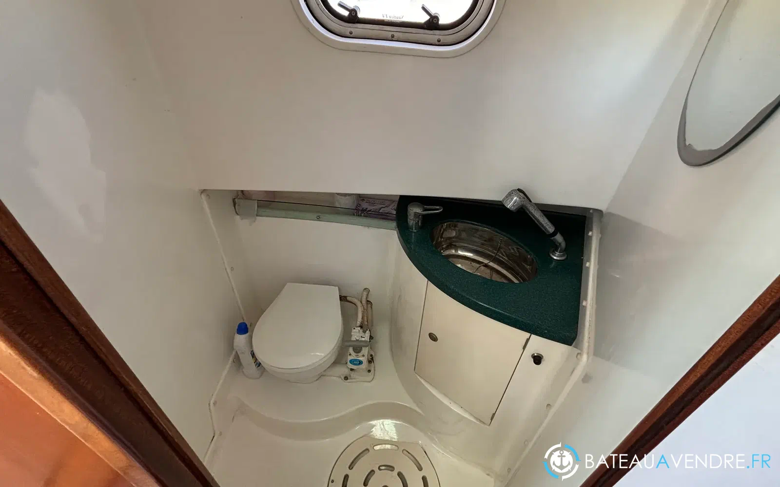 slider 33 Uniquest Marine Navistar 31