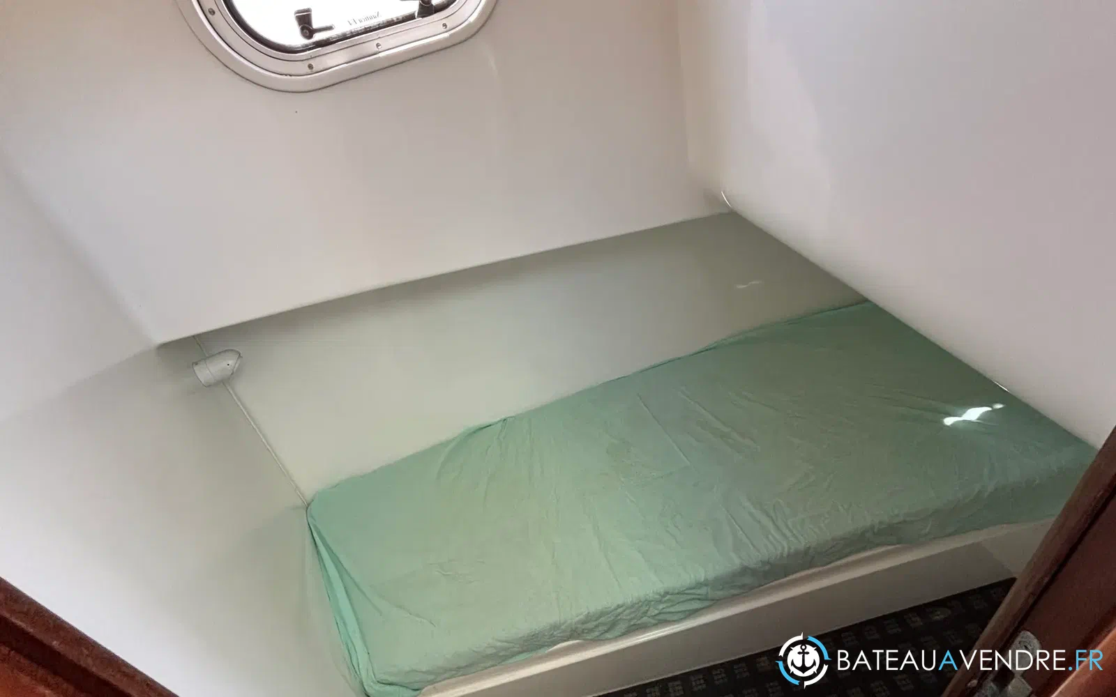 slider 34 Uniquest Marine Navistar 31