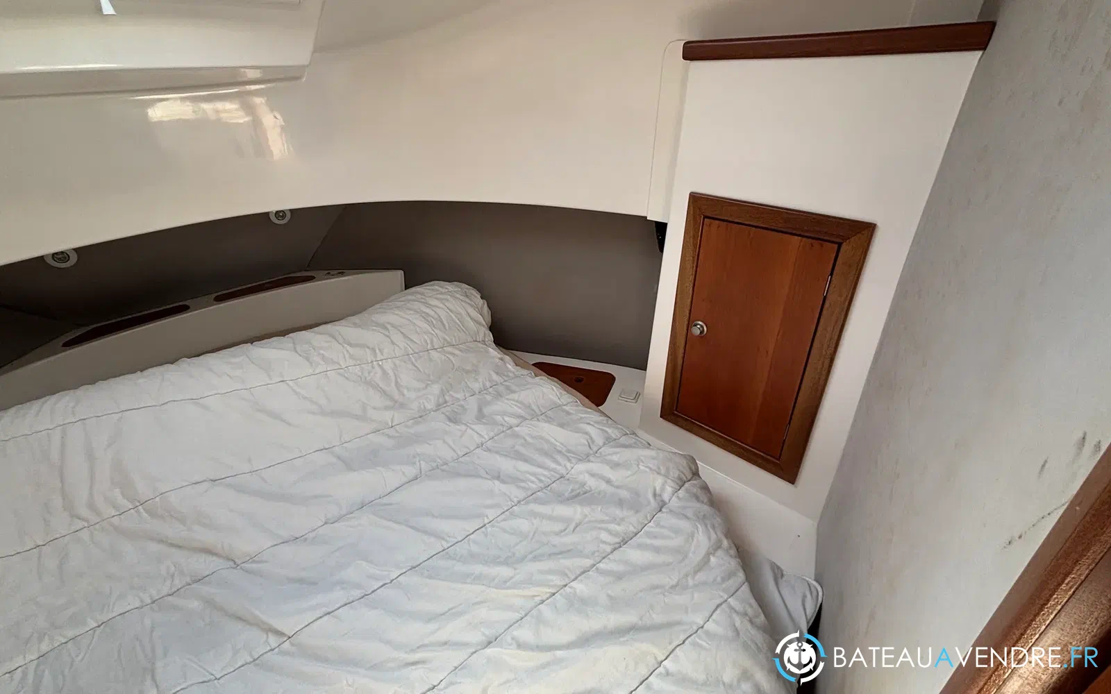 slider 37 Uniquest Marine Navistar 31