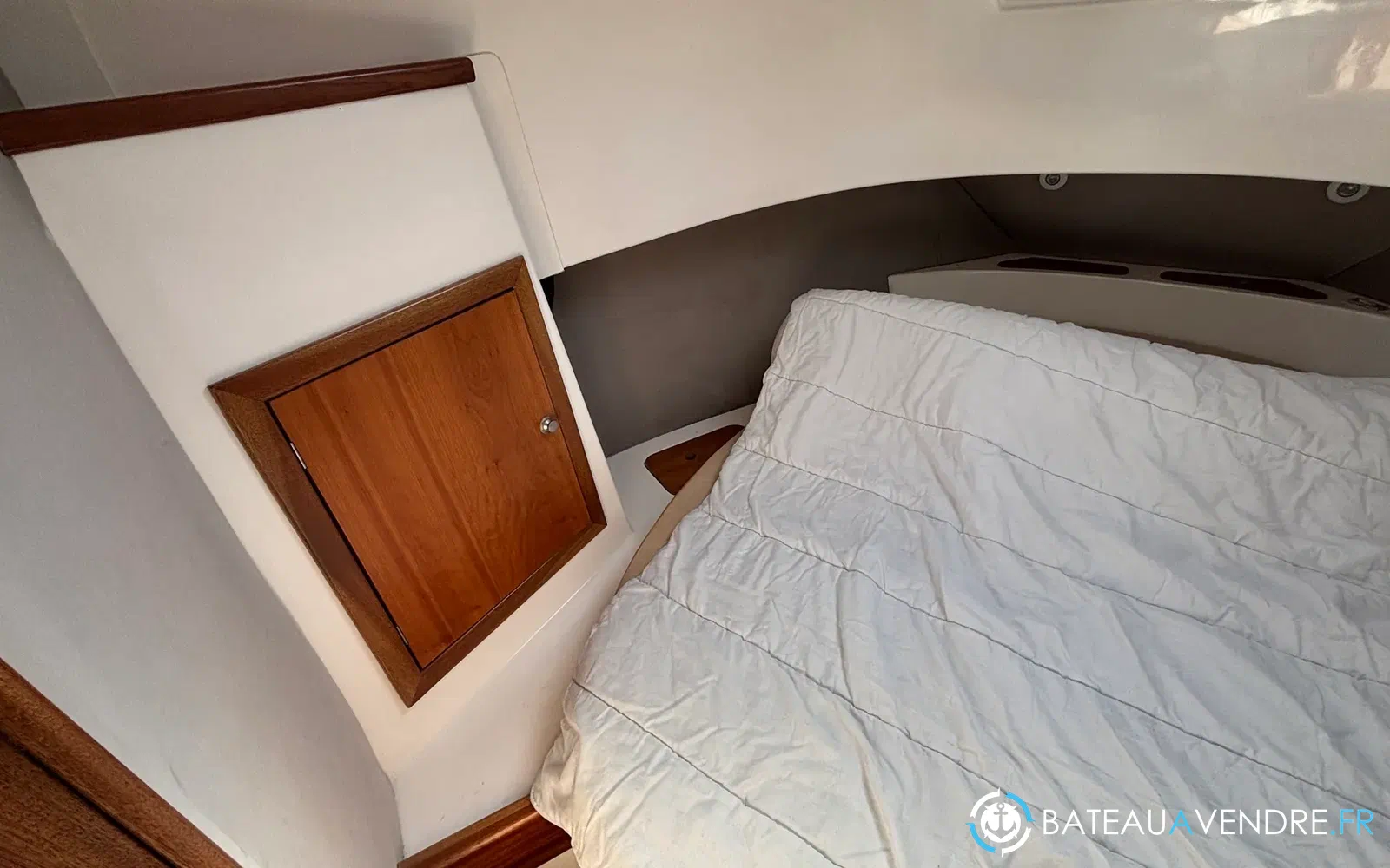 slider 38 Uniquest Marine Navistar 31