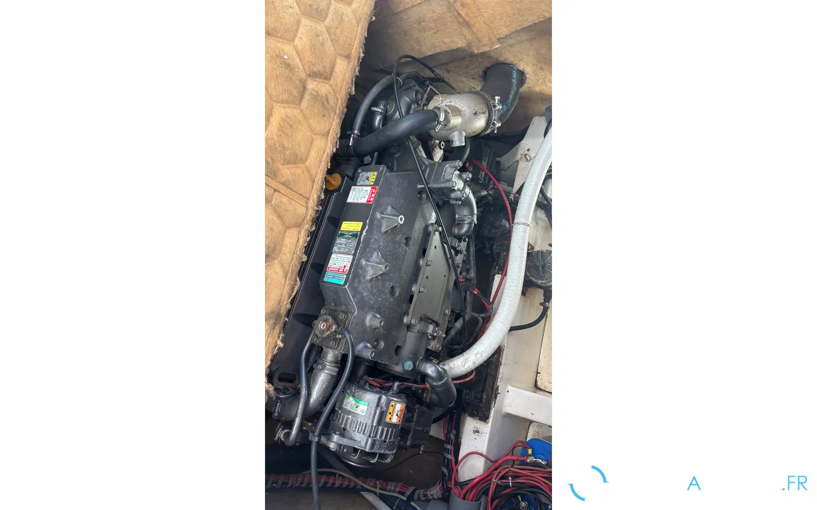 slider 39 Uniquest Marine Navistar 31