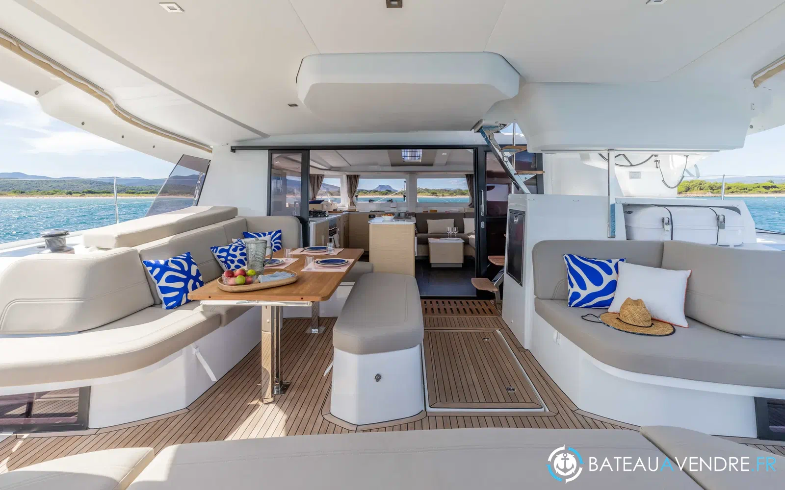slider 9 Fountaine Pajot FP 44