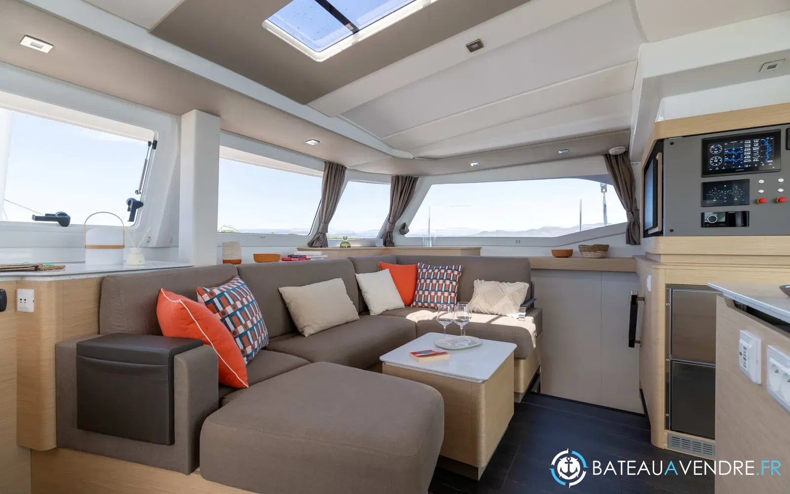 slider 14 Fountaine Pajot FP 44