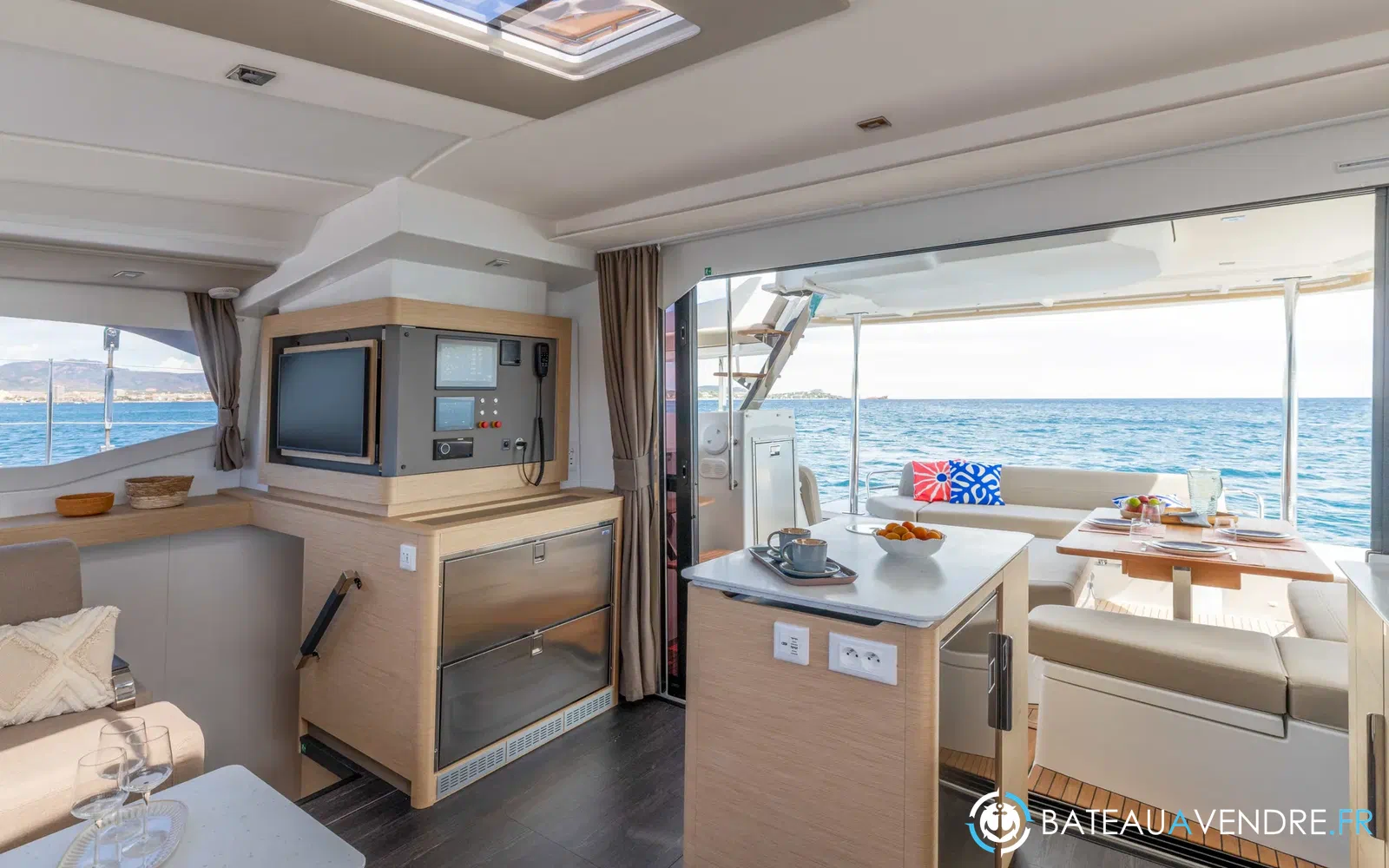 slider 11 Fountaine Pajot FP 44