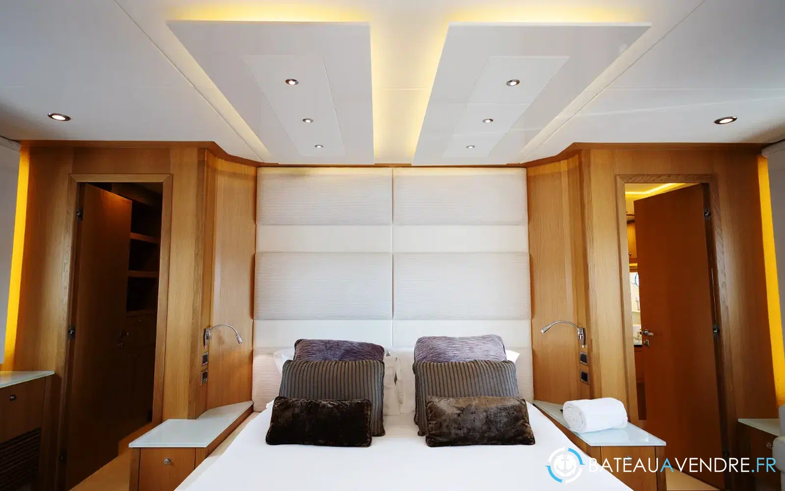 slider 11 Sunseeker Predator 84