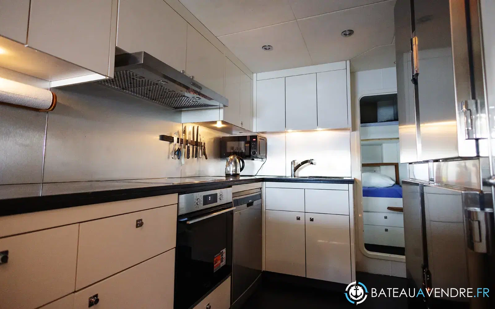 slider 13 Sunseeker Predator 84
