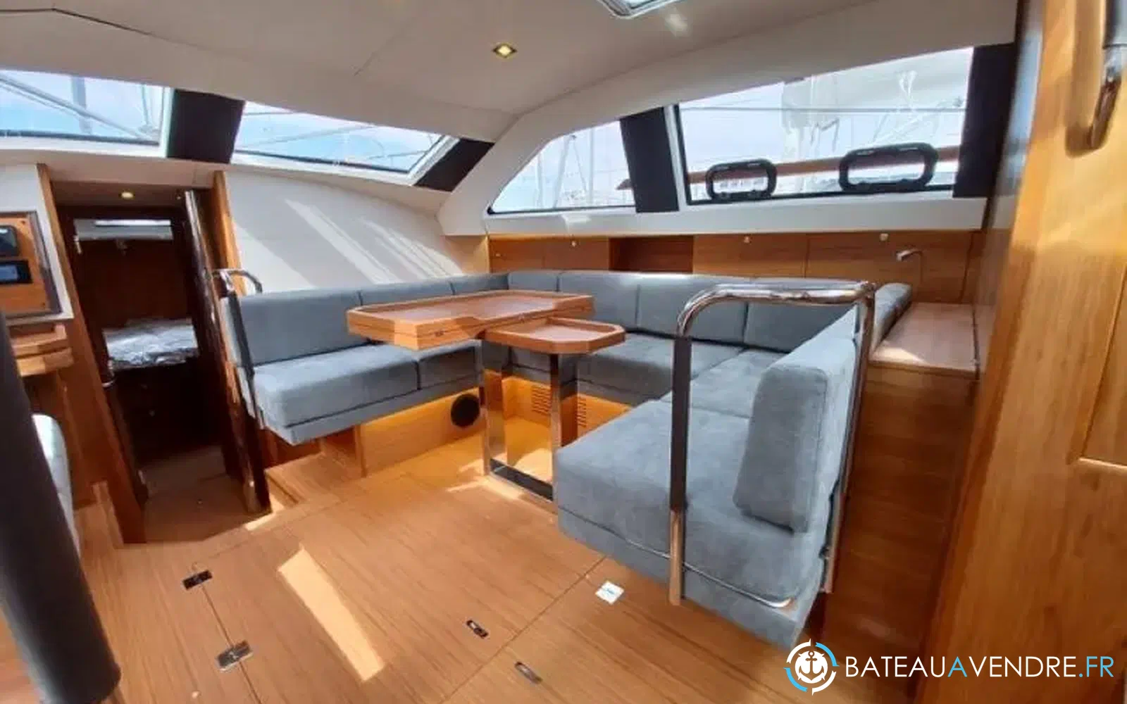 slider 10 Wauquiez Pilot Saloon 48