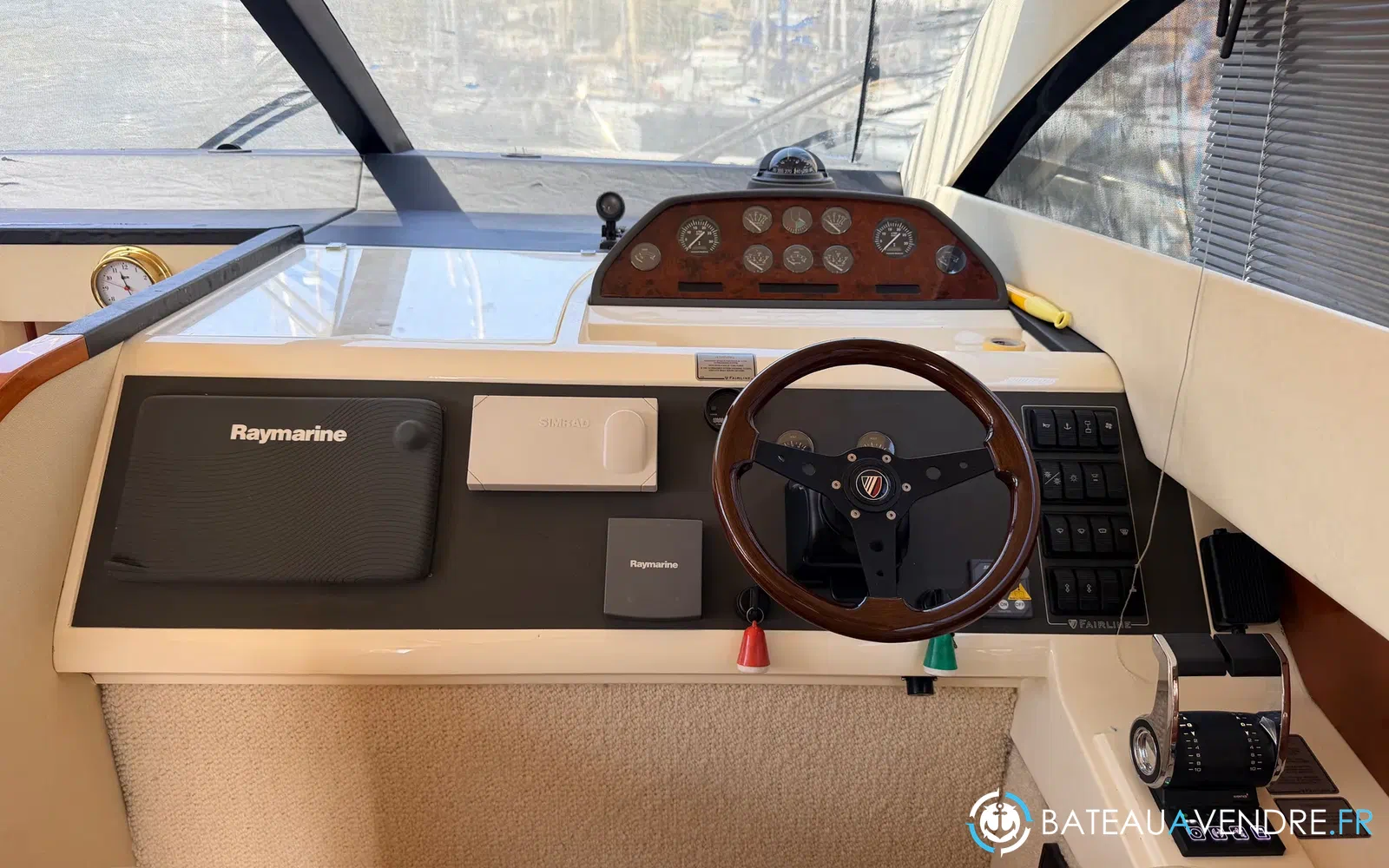 slider 15 Fairline Phantom 40