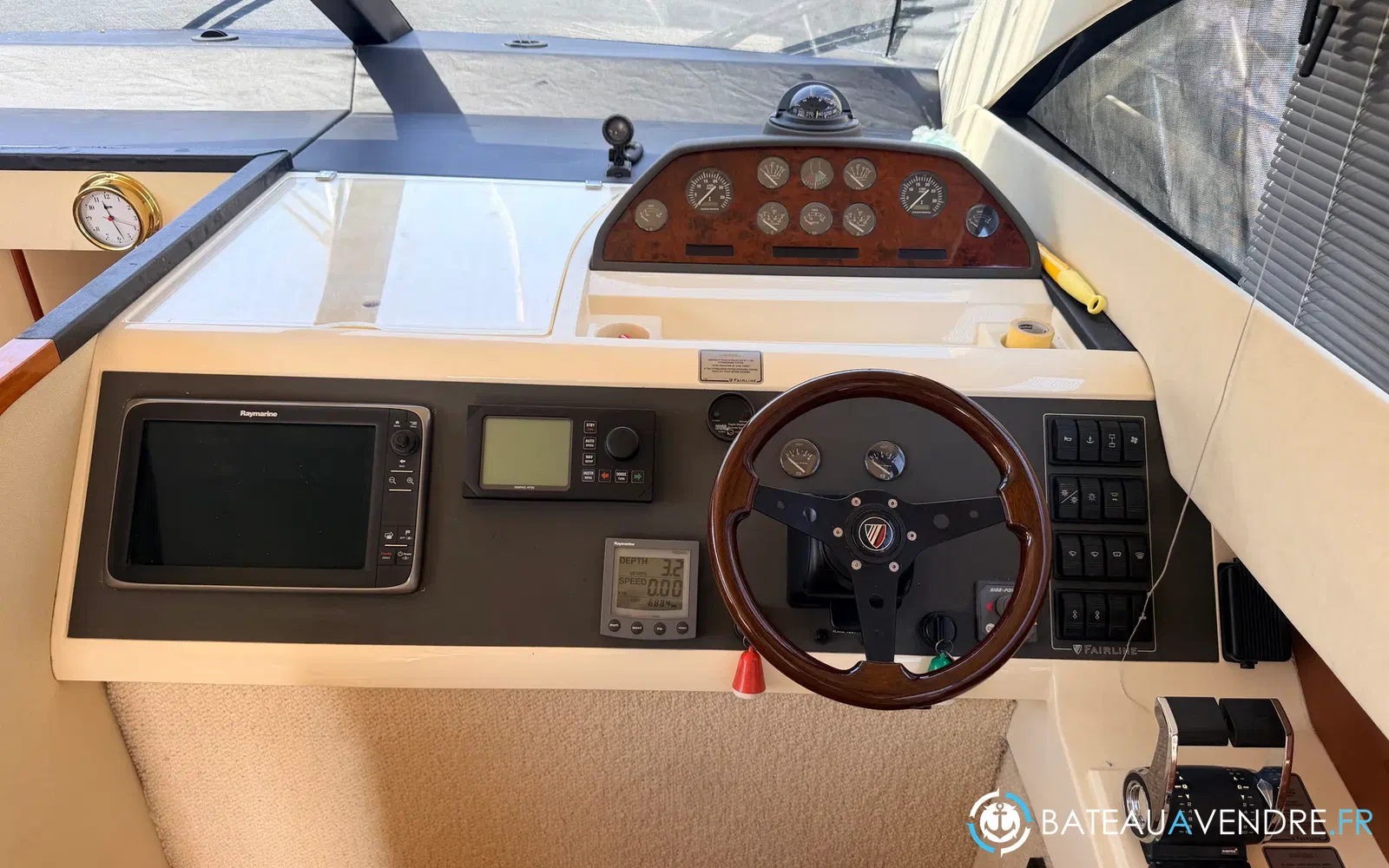 slider 16 Fairline Phantom 40