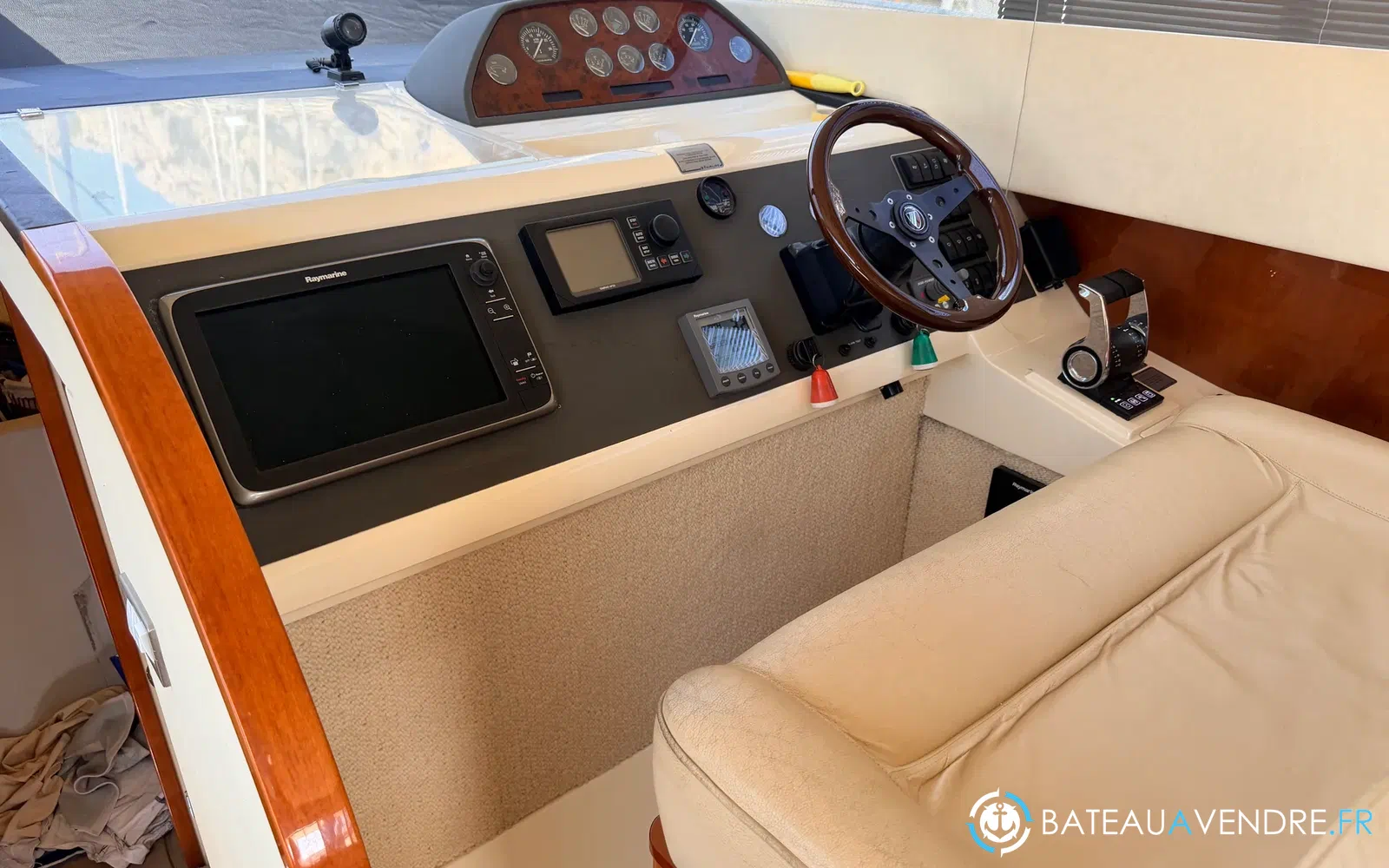slider 17 Fairline Phantom 40