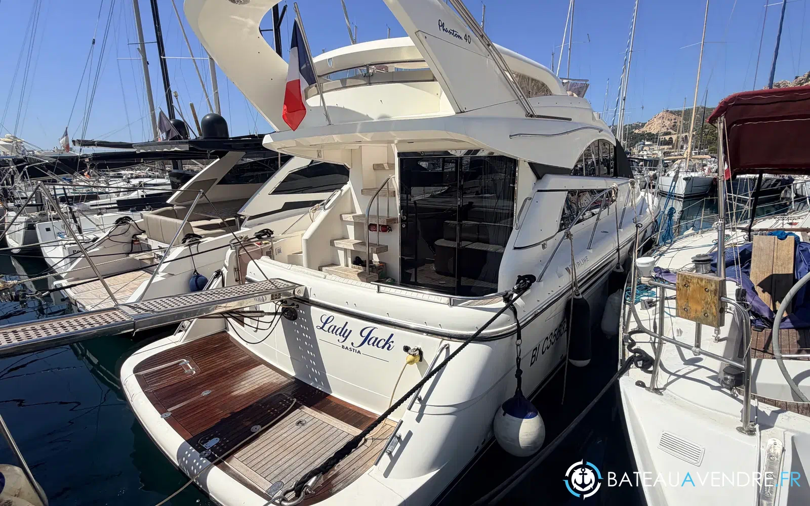 slider 0 Fairline Phantom 40