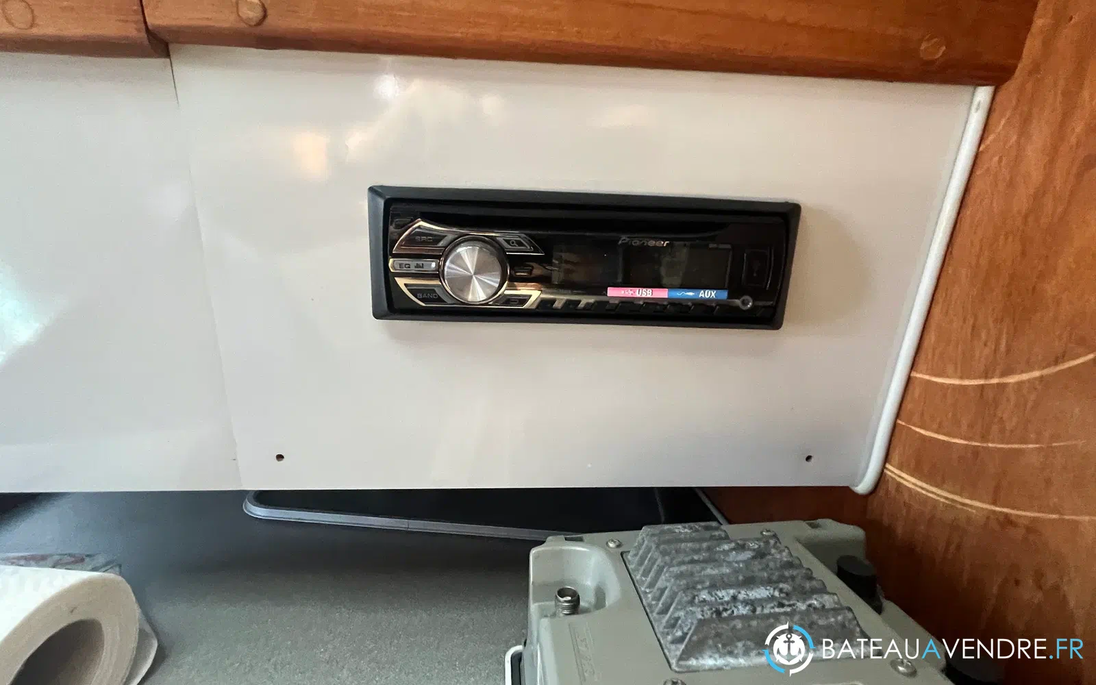 slider 19 Regal Commodore 320